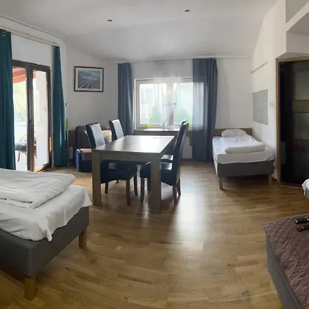 Goscinne Pocztacaffe Bed & Breakfast *